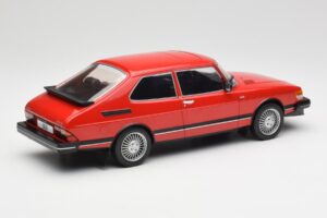 Saab 900 GL Piros MCG 1:18 MCG18340 Fém – 3. kép a 6-ből
