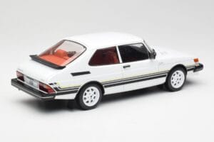 Saab 900 Turbo Fehér MCG 1:18 MCG18339 Fém – 2. kép a 6-ből