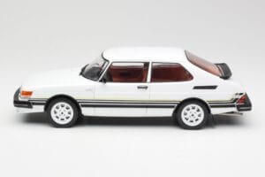 Saab 900 Turbo Fehér MCG 1:18 MCG18339 Fém – 3. kép a 6-ből