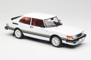 Saab 900 Turbo Fehér MCG 1:18 MCG18339 Fém – 4. kép a 6-ből