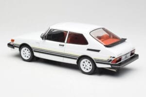 Saab 900 Turbo Fehér MCG 1:18 MCG18339 Fém – 5. kép a 6-ből