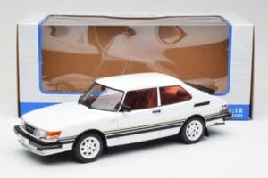 Saab 900 Turbo Fehér MCG 1:18 MCG18339 Fém – 6. kép a 6-ből