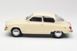 Saab 96 V4 Bézs MCG 1:18 MCG18059 Fém – 3. kép a 6-ből