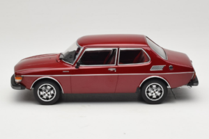 Saab 99 EMS Metallic Piros MCG 1:18 MCG18441 Fém – 3. kép a 6-ből