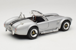 Shelby Cobra 427S/C Ezüst Fekete Csíkokkal Road Signature 1:18 92058 Fém – 3. kép a 8-ből