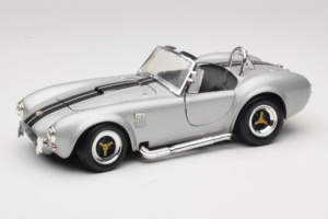 Shelby Cobra 427S/C Ezüst Fekete Csíkokkal Road Signature 1:18 92058 Fém