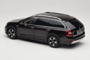 Skoda Octavia Mk4 Combi Barna Paudi Model 1:18 ZMR000005BRA Fém – 7. kép a 8-ből