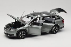 Skoda Octavia Mk4 Combi Zöld Paudi Model 1:18 ZMR000005GRU Fém – 2. kép a 8-ből