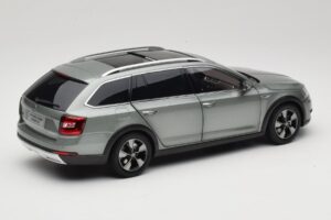 Skoda Octavia Mk4 Combi Zöld Paudi Model 1:18 ZMR000005GRU Fém – 3. kép a 8-ből