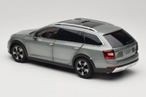 Skoda Octavia Mk4 Combi Zöld Paudi Model 1:18 ZMR000005GRU Fém – 7. kép a 8-ből