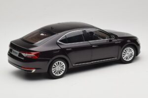Skoda Superb Mk3 Fekete Paudi Model 1:18 ZSS000006BLA Fém – 3. kép a 8-ből