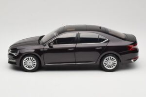 Skoda Superb Mk3 Fekete Paudi Model 1:18 ZSS000006BLA Fém – 4. kép a 8-ből