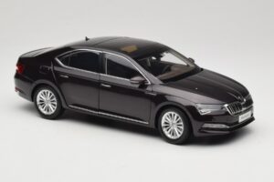 Skoda Superb Mk3 Fekete Paudi Model 1:18 ZSS000006BLA Fém – 6. kép a 8-ből