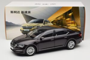 Skoda Superb Mk3 Fekete Paudi Model 1:18 ZSS000006BLA Fém – 8. kép a 8-ből