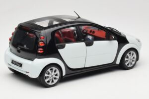 Smart Forfour Fehér Kyosho 1:18 0019141V001C01Q00 Fém – 3. kép a 8-ből