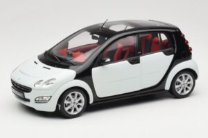 Smart Forfour Fehér Kyosho 1:18 0019141V001C01Q00 Fém