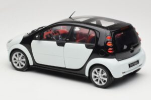 Smart Forfour Fehér Kyosho 1:18 0019141V001C01Q00 Fém – 7. kép a 8-ből