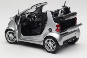 Smart Fortwo W450 Brabus Cabrio Ezüst Kereskedői Kiadás Kyosho 1:18 0017769V001C05Q00 Fém – 5. kép a 8-ből