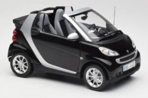 Smart Fortwo Kabrió W451 Fekete & Ezüst Minichamps 1:18 Q0022566V001C18Q00 Fém – 6. kép a 8-ből