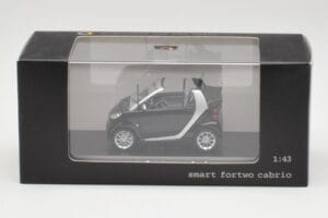 Smart Fortwo Cabrio Mély Fekete Minichamps 1:43 Q0022561V001C18Q00 Fém – 4. kép a 4-ből