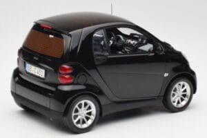 Smart Fortwo Coupé W451 Deep Fekete Minichamps 1:18 Q0022563V001C02Q00 Fém – 3. kép a 8-ből