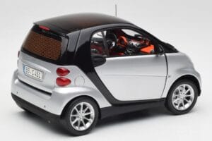 Smart Fortwo Coupé W451 Ezüst & Fekete Minichamps 1:18 Q0022528V001C75Q00 Fém – 3. kép a 8-ből