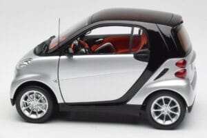 Smart Fortwo Coupé W451 Ezüst & Fekete Minichamps 1:18 Q0022528V001C75Q00 Fém – 4. kép a 8-ből