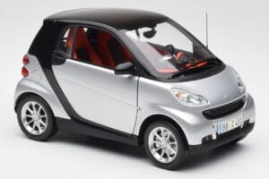 Smart Fortwo Coupé W451 Ezüst & Fekete Minichamps 1:18 Q0022528V001C75Q00 Fém – 6. kép a 8-ből