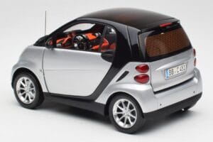 Smart Fortwo Coupé W451 Ezüst & Fekete Minichamps 1:18 Q0022528V001C75Q00 Fém – 7. kép a 8-ből