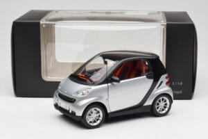 Smart Fortwo Coupé W451 Ezüst & Fekete Minichamps 1:18 Q0022528V001C75Q00 Fém – 8. kép a 8-ből