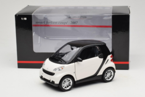 Smart Fortwo 451 Coupe Fehér Fekete Minichamps 1:18 150036302 Fém – 8. kép a 8-ből