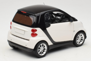 Smart Fortwo 451 Coupe Fehér Fekete Minichamps 1:18 150036302 Fém – 3. kép a 8-ből