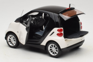 Smart Fortwo 451 Coupe Fehér Fekete Minichamps 1:18 150036302 Fém – 5. kép a 8-ből