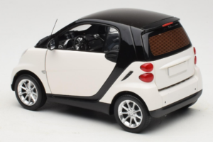 Smart Fortwo 451 Coupe Fehér Fekete Minichamps 1:18 150036302 Fém – 7. kép a 8-ből