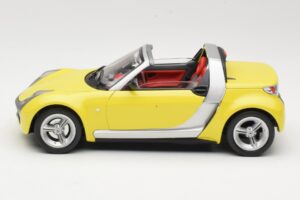 Smart Roadster 452 Sárga Bburago 1:18 34099-M2 Fém – 4. kép a 8-ből