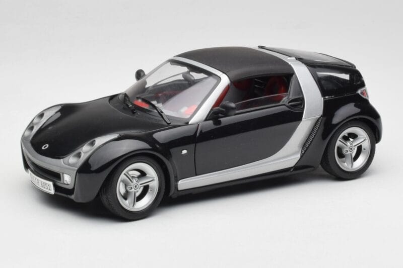 Smart Roadster Sötétkék Bburago 1:18 34917 Fém