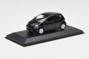 Toyota Aygo AB10 Fekete Minichamps 1:43 400166401 Fém – 2. kép a 4-ből