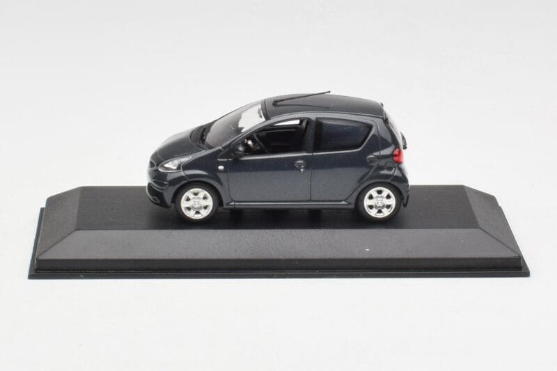 Toyota Aygo AB10 Grey Metallic Minichamps 1:43 AYGO001 Fém