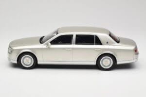 Toyota Century Silver Metallic Kyosho 1:18 KSR18036S Fém – 3. kép a 6-ből