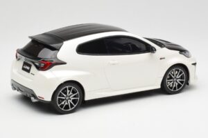 Toyota GRMN Yaris Rally Package Fehér Otto 1:18 OT1071 Gyanta – 2. kép a 6-ből