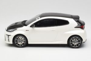 Toyota GRMN Yaris Rally Package Fehér Otto 1:18 OT1071 Gyanta – 3. kép a 6-ből