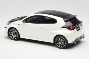 Toyota GRMN Yaris Rally Package Fehér Otto 1:18 OT1071 Gyanta – 5. kép a 6-ből