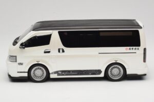 Toyota Hiace Super GL Pearl White Otto 1:18 OT1136 Gyanta – 3. kép a 6-ből
