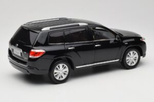 Toyota Highlander XU40 Fekete Paudi Model 1:18 2043612-B1 Fém – 3. kép a 8-ből