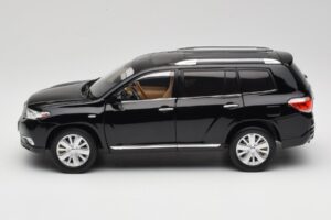 Toyota Highlander XU40 Fekete Paudi Model 1:18 2043612-B1 Fém – 4. kép a 8-ből