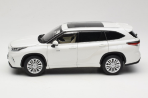 Toyota Highlander XU70 Fehér OEM 1:18 26071-2011 Fém – 4. kép a 8-ből