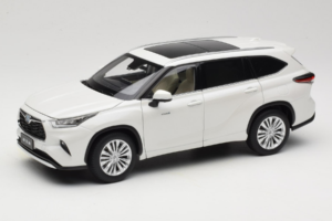 Toyota Highlander XU70 Fehér OEM 1:18 26071-2011 Fém