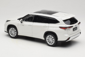 Toyota Highlander XU70 Fehér OEM 1:18 26071-2011 Fém – 7. kép a 8-ből
