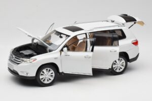 Toyota Highlander XU40 Fehér Paudi Model 1:18 2043612-W1 Fém – 2. kép a 8-ből