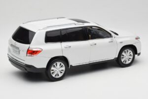 Toyota Highlander XU40 Fehér Paudi Model 1:18 2043612-W1 Fém – 3. kép a 8-ből